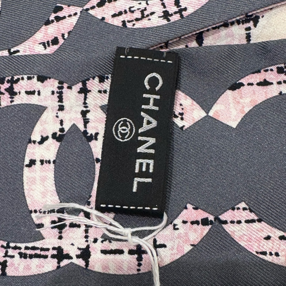 Chanel 2025B Fall Gray Pink Twilly Scarf Camellia Logo NWT Rare + Pouch - Picture 3 of 6